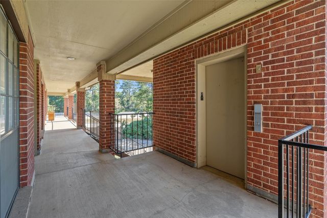 200 Panorama Drive 206, Conroe, TX 77304