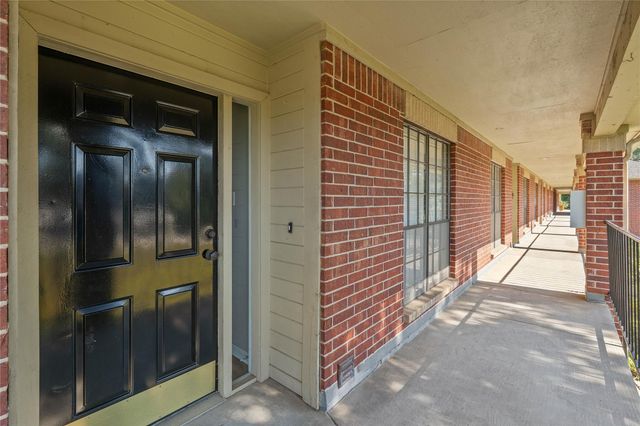 200 Panorama Drive 206, Conroe, TX 77304
