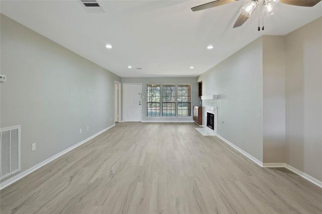 200 Panorama Drive 206, Conroe, TX 77304