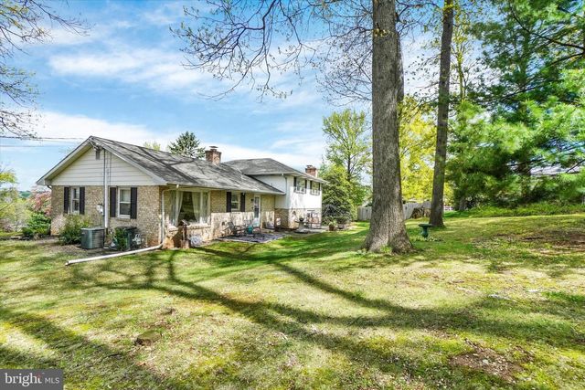 390 MEGGON RD, Red Lion, PA 17356