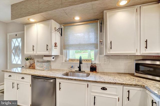 390 MEGGON RD, Red Lion, PA 17356