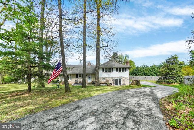 390 MEGGON RD, Red Lion, PA 17356