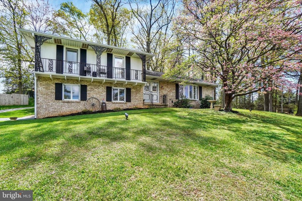 390 MEGGON RD, Red Lion, PA 17356