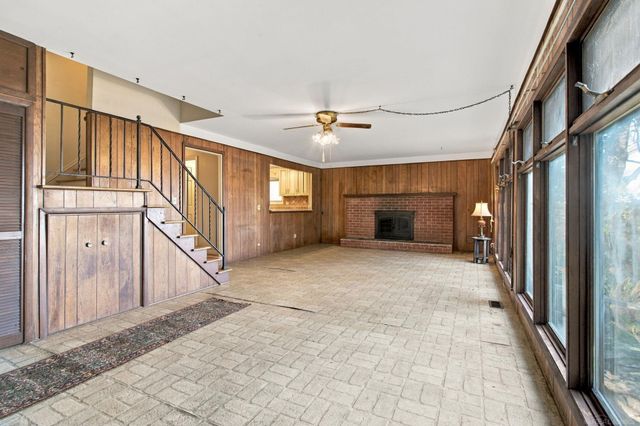 33616 Jefferson Avenue, St Clair Shores, MI 48082