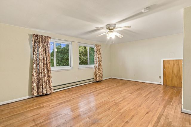 33616 Jefferson Avenue, St Clair Shores, MI 48082