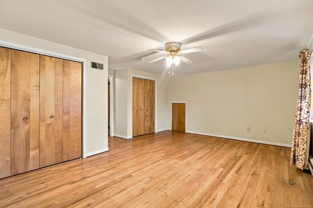 33616 Jefferson Avenue, St Clair Shores, MI 48082