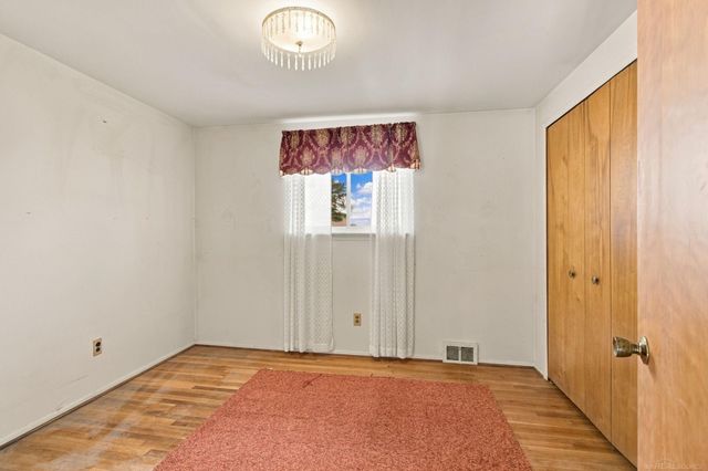 33616 Jefferson Avenue, St Clair Shores, MI 48082