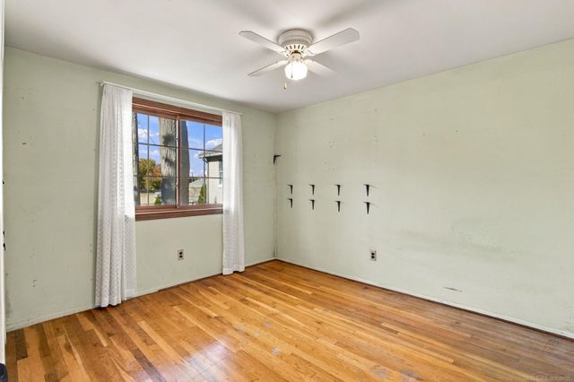 33616 Jefferson Avenue, St Clair Shores, MI 48082