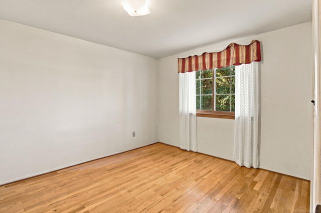 33616 Jefferson Avenue, St Clair Shores, MI 48082