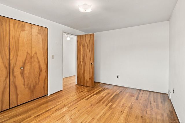 33616 Jefferson Avenue, St Clair Shores, MI 48082