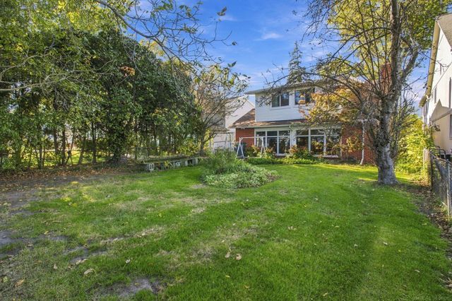 33616 Jefferson Avenue, St Clair Shores, MI 48082
