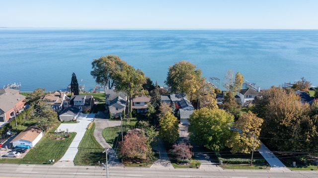 33616 Jefferson Avenue, St Clair Shores, MI 48082