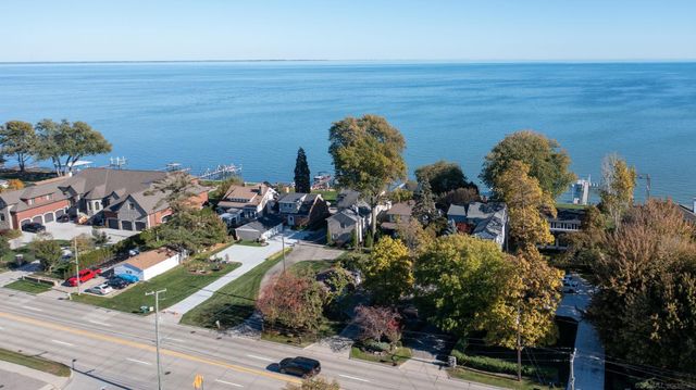 33616 Jefferson Avenue, St Clair Shores, MI 48082