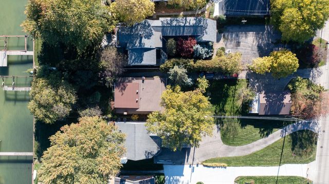 33616 Jefferson Avenue, St Clair Shores, MI 48082