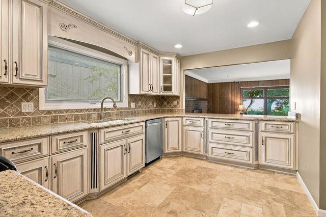 33616 Jefferson Avenue, St Clair Shores, MI 48082