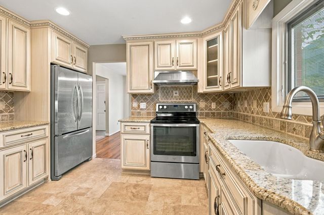 33616 Jefferson Avenue, St Clair Shores, MI 48082