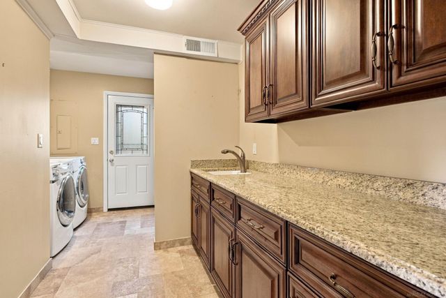 33616 Jefferson Avenue, St Clair Shores, MI 48082
