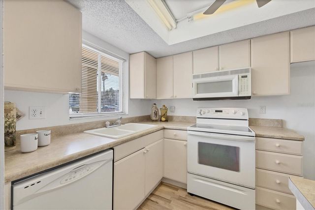 3534 LAKE BAYSHORE DRIVE K118, Bradenton, FL 34205