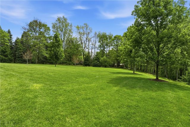 5151 Trillium Dr, Murrysville, PA 15632