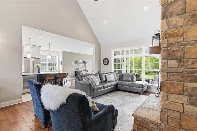 5151 Trillium Dr, Murrysville, PA 15632