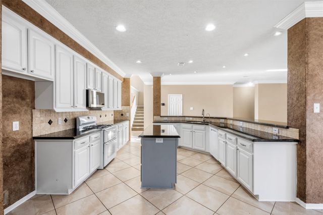 2406 Spanish Oak Hill Court, Spring, TX 77388