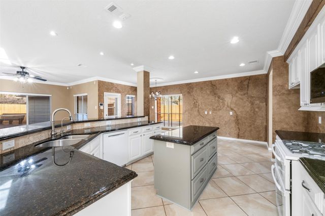 2406 Spanish Oak Hill Court, Spring, TX 77388