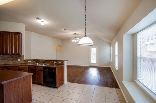 1200 Rainbow Parke DR, Round Rock, TX 78665