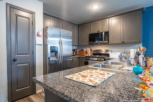 5906 Larkspur Vly, San Antonio, TX 78218