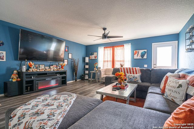 5906 Larkspur Vly, San Antonio, TX 78218