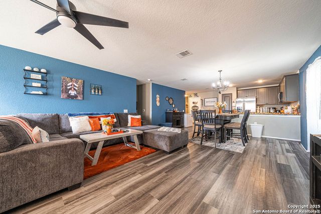 5906 Larkspur Vly, San Antonio, TX 78218