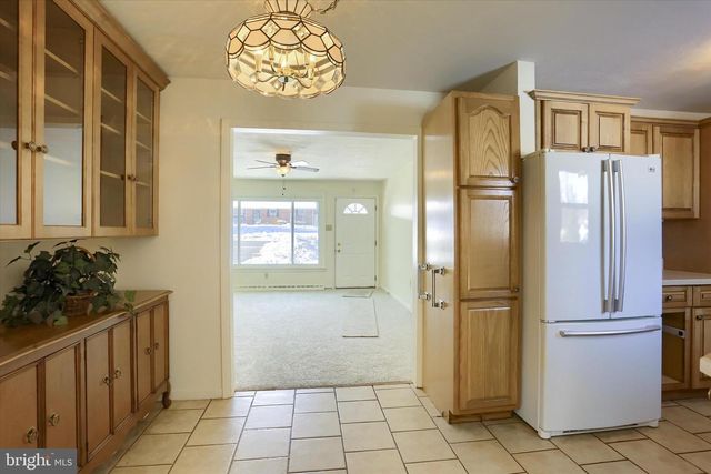 1111 FAIRMONT DR, Harrisburg, PA 17112