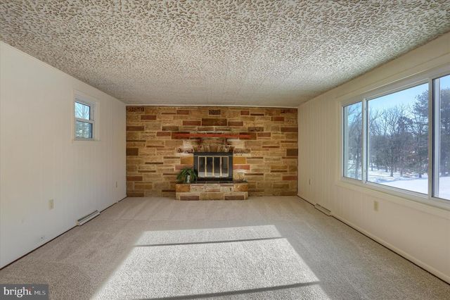 1111 FAIRMONT DR, Harrisburg, PA 17112