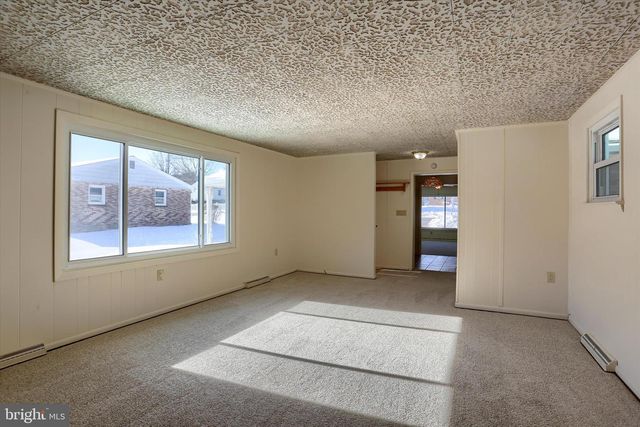 1111 FAIRMONT DR, Harrisburg, PA 17112