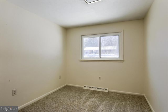 1111 FAIRMONT DR, Harrisburg, PA 17112