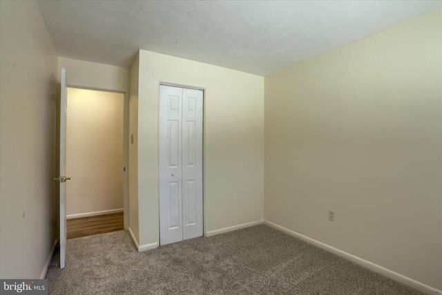 1111 FAIRMONT DR, Harrisburg, PA 17112