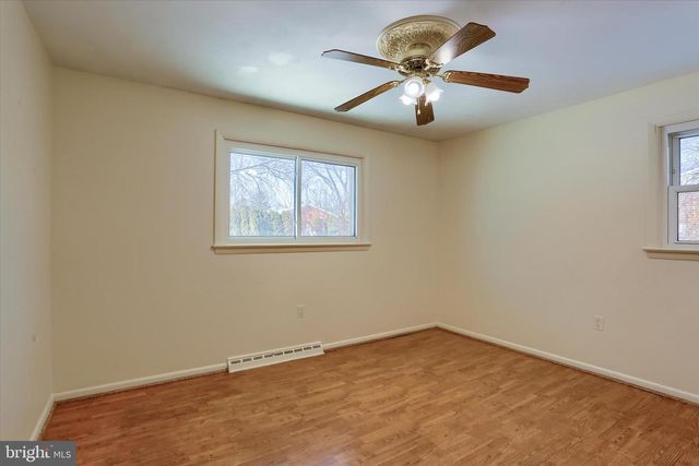 1111 FAIRMONT DR, Harrisburg, PA 17112