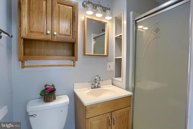 1111 FAIRMONT DR, Harrisburg, PA 17112