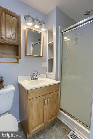 1111 FAIRMONT DR, Harrisburg, PA 17112