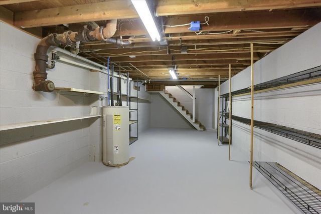 1111 FAIRMONT DR, Harrisburg, PA 17112