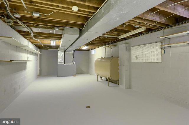 1111 FAIRMONT DR, Harrisburg, PA 17112