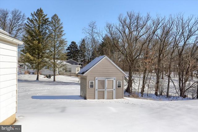 1111 FAIRMONT DR, Harrisburg, PA 17112