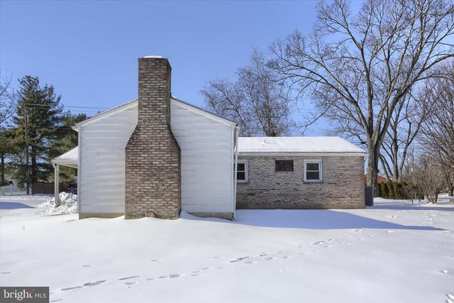 1111 FAIRMONT DR, Harrisburg, PA 17112