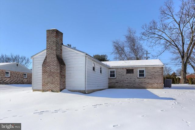 1111 FAIRMONT DR, Harrisburg, PA 17112