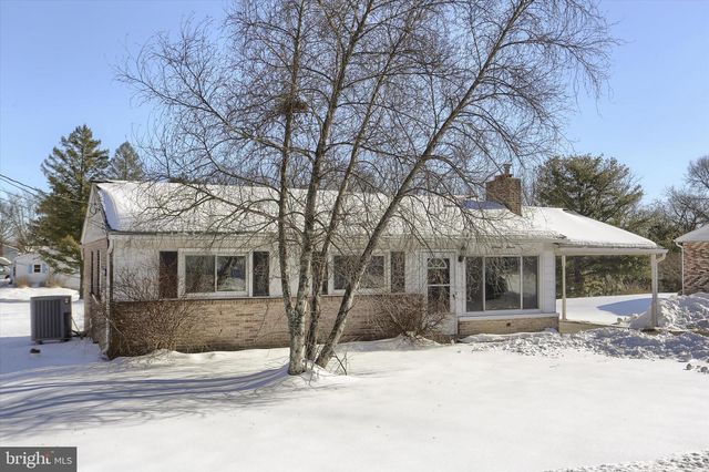 1111 FAIRMONT DR, Harrisburg, PA 17112