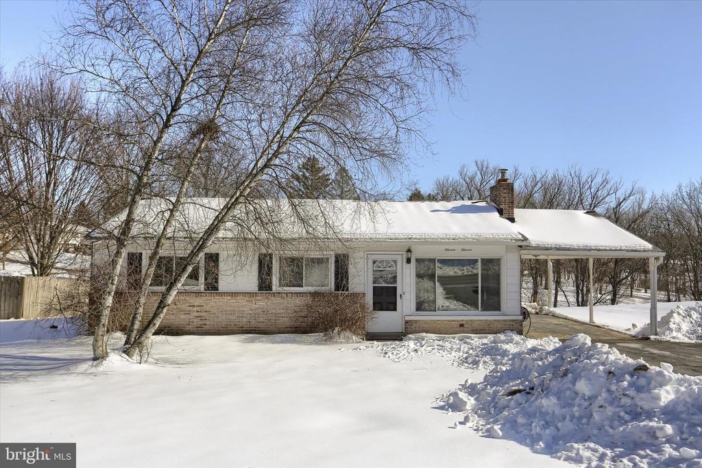 1111 FAIRMONT DR, Harrisburg, PA 17112