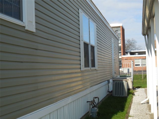 911 DOUGLAS Drive, Erie, PA 16505