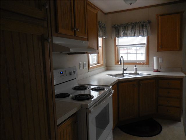 911 DOUGLAS Drive, Erie, PA 16505