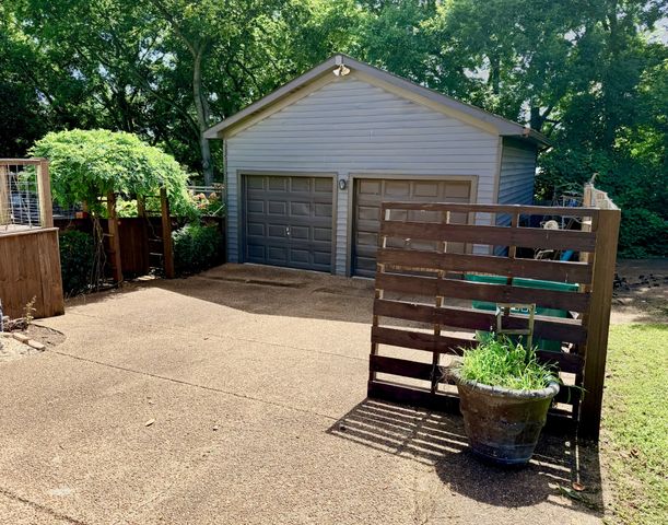 2816 Maple Cir, Thompsons Station, TN 37179