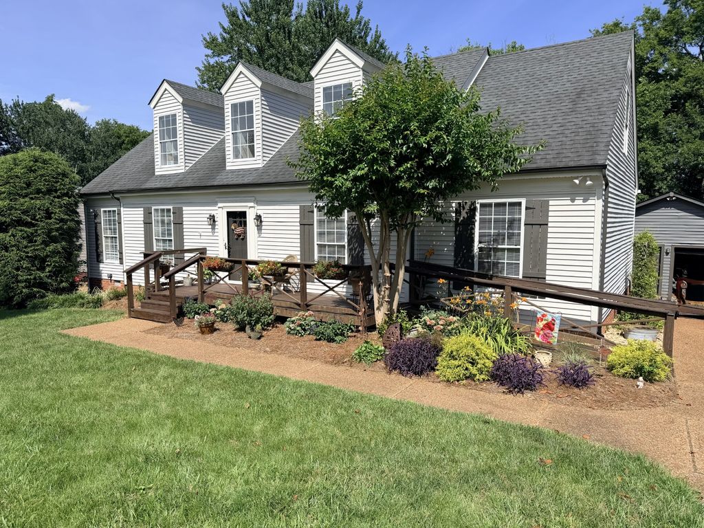 2816 Maple Cir, Thompsons Station, TN 37179