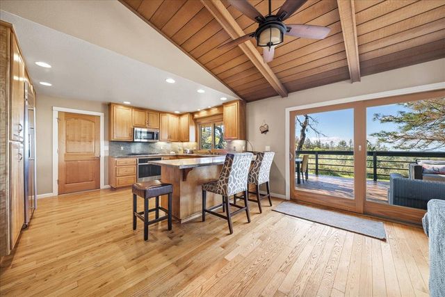 16035 Running Springs Rd, Grass Valley, CA 95949